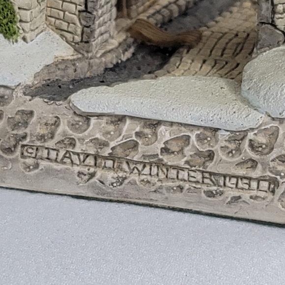 David Winter Cottage - 1991 Fred's Home - Picture 2 of 15